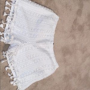 Woven shorts with tassels